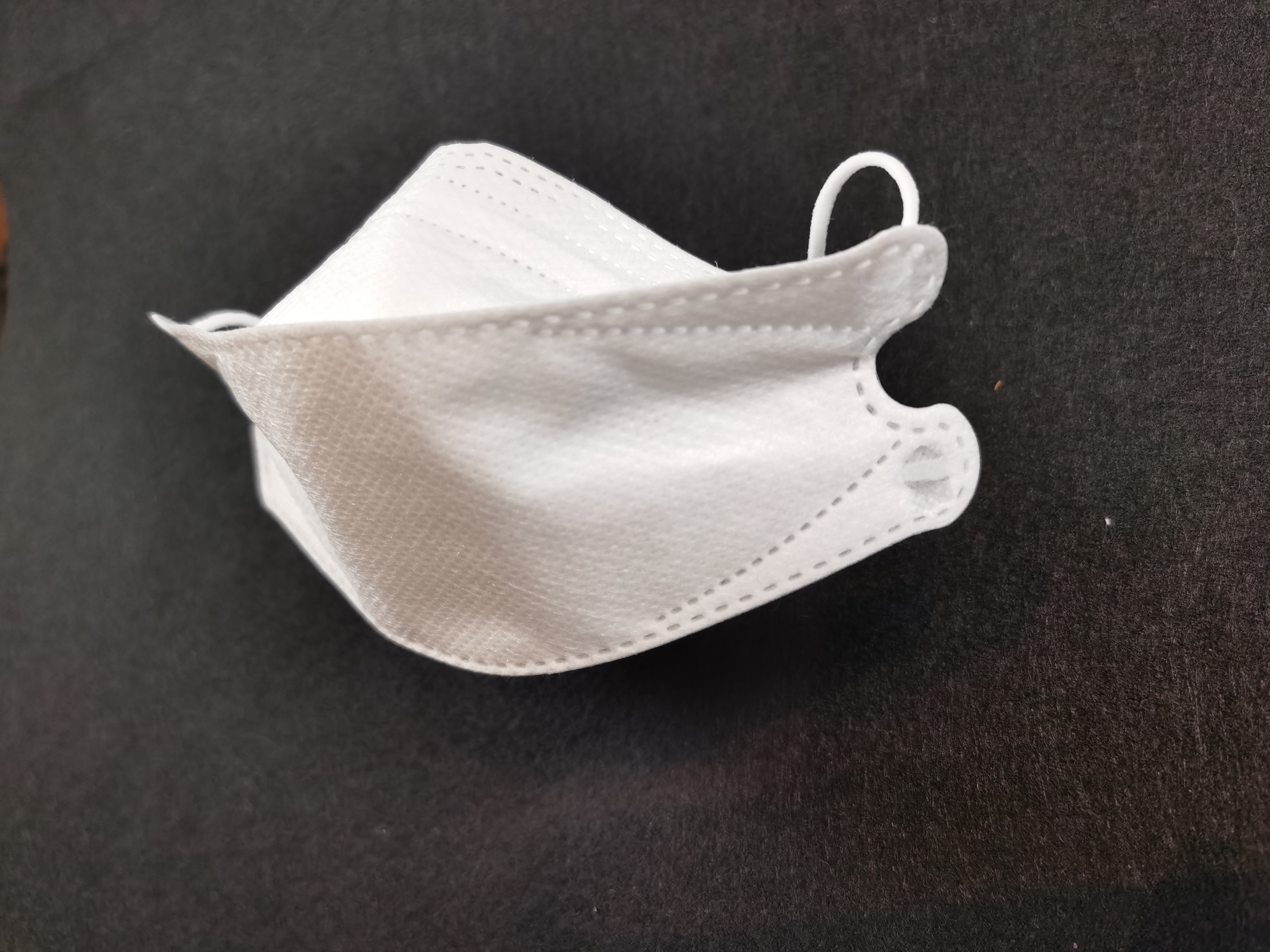 夏天高温将至,kf94口罩机所生产的kf94鱼型口罩更适合夏天佩戴