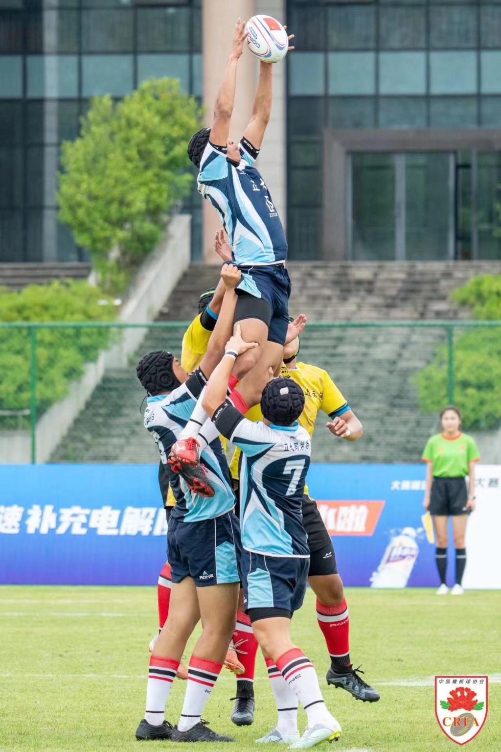 山东省华侨中学男子橄榄球队再夺全国冠军!
