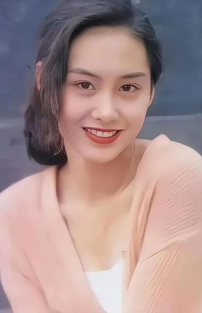 早期朱茵有多漂亮?灵动娇俏,美到让人移不开眼