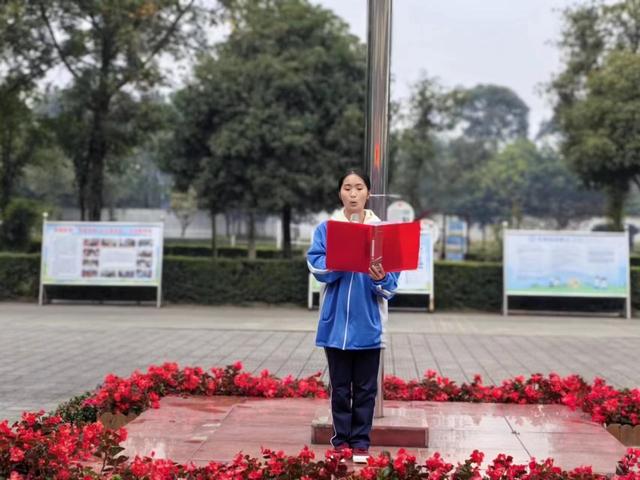 九九重阳节,浓浓敬老情——彭州市军乐中学开展重阳节活动