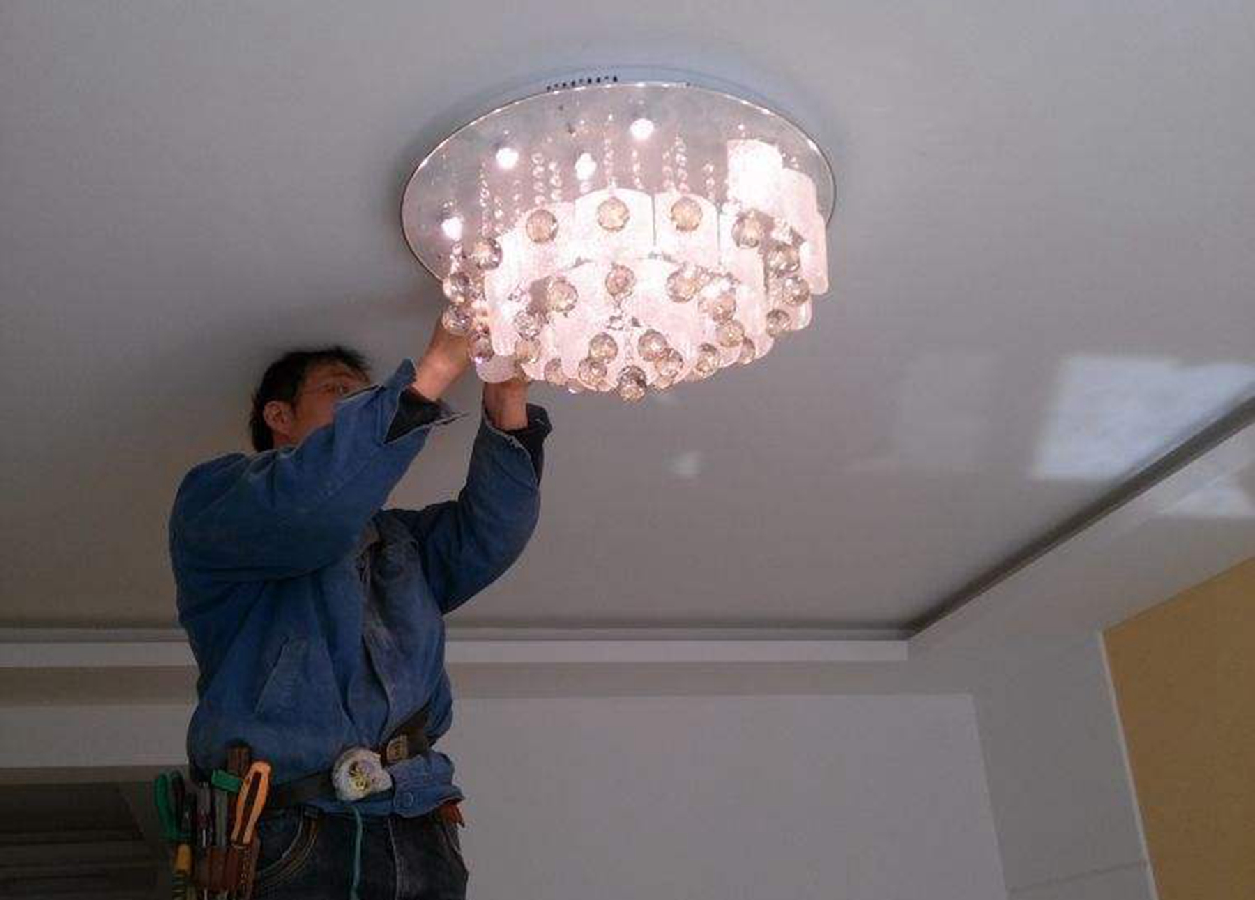 客厅安装灯具要注意什么?