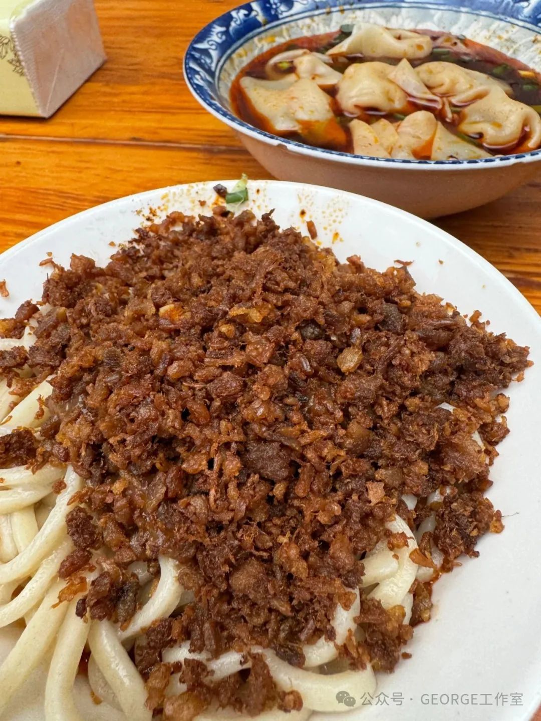 脆哨子要拌100转才能裹匀棍棍面粗到像意面?吸溜时能感受到面条在