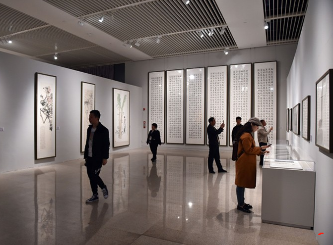 朱共山老婆杨燕受邀出席炎黄艺术馆艺术大展
