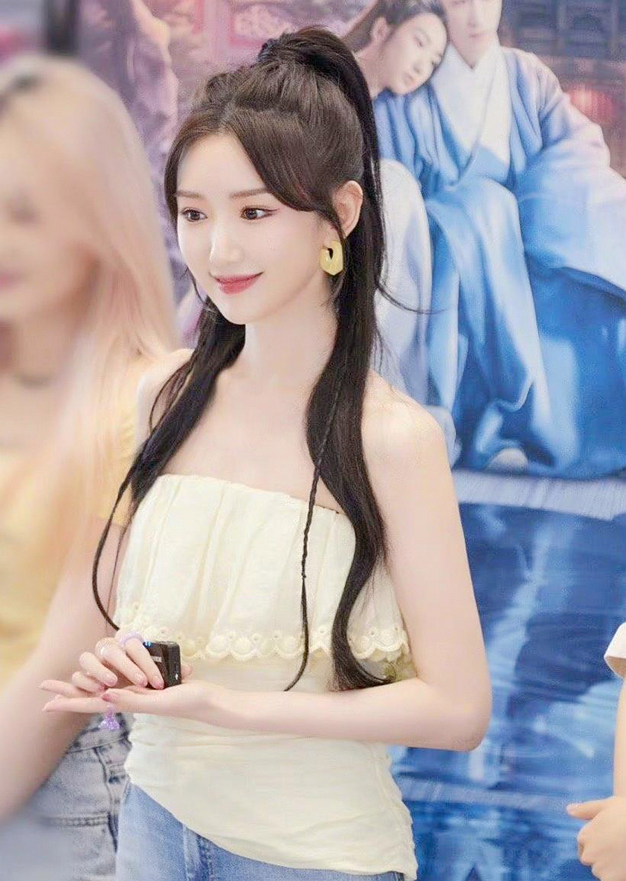 毛晓彤留长发高马尾好看