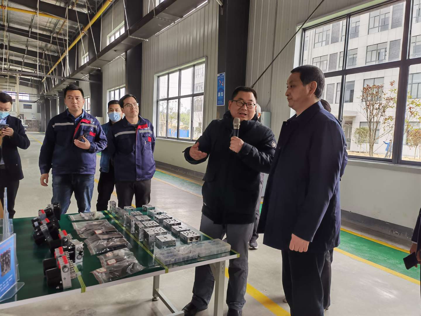 湖北省经信厅刘海军厅长一行莅临英创汇智湖北公司调研