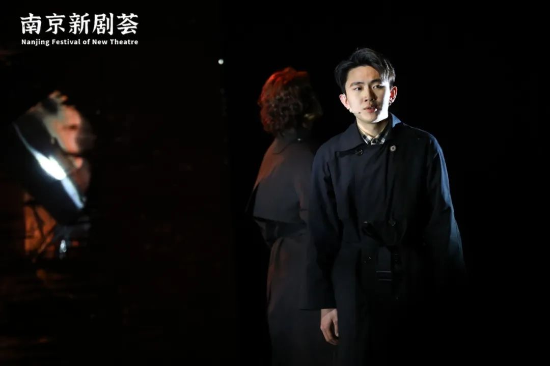 观众林洁表示,剧情反转不断,一直在刷新着认知.