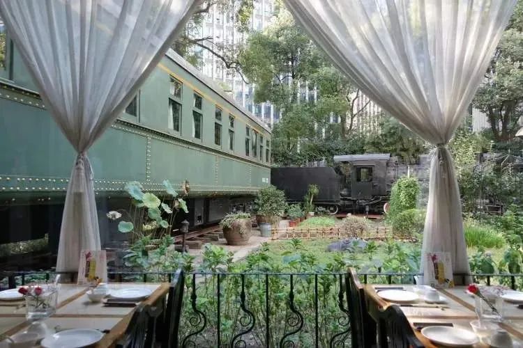 上海老站餐厅暂停营业?标志性火车头也搬走了;网友:太可惜