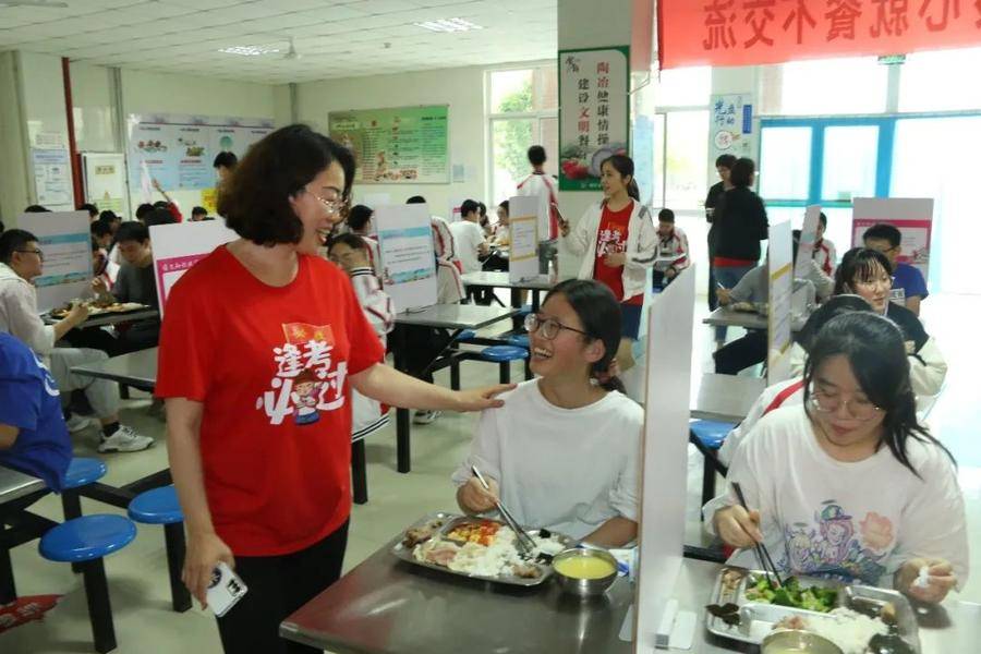 烟台高新区实验中学:考前吃饺子,交出满意答卷