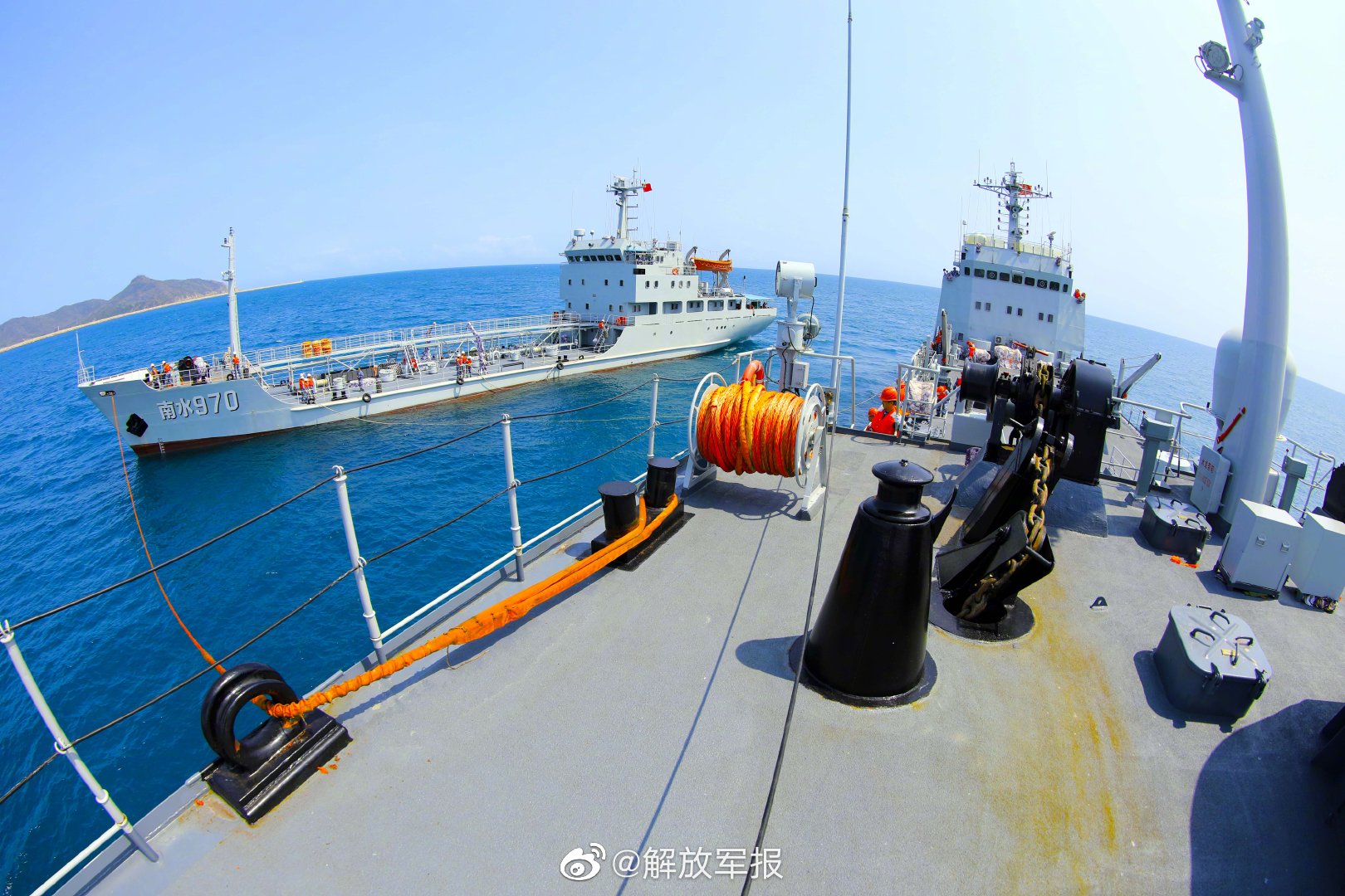 组图|直击华山舰海上训练