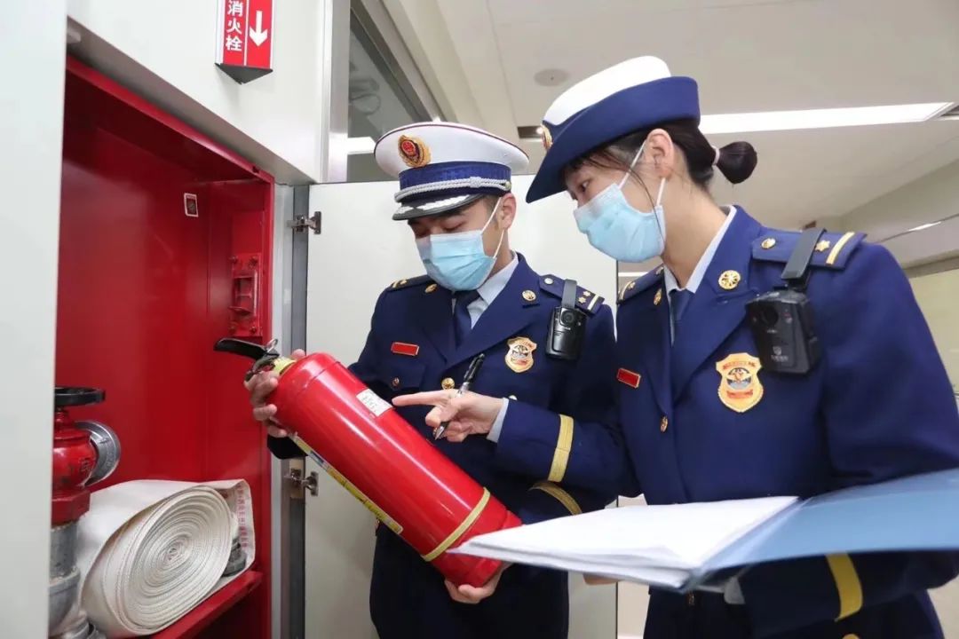 石家庄支队致敬最可爱的消防女神们