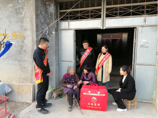 萧县圣泉乡圣泉社区扶贫工作队开展冬季送温暖活动