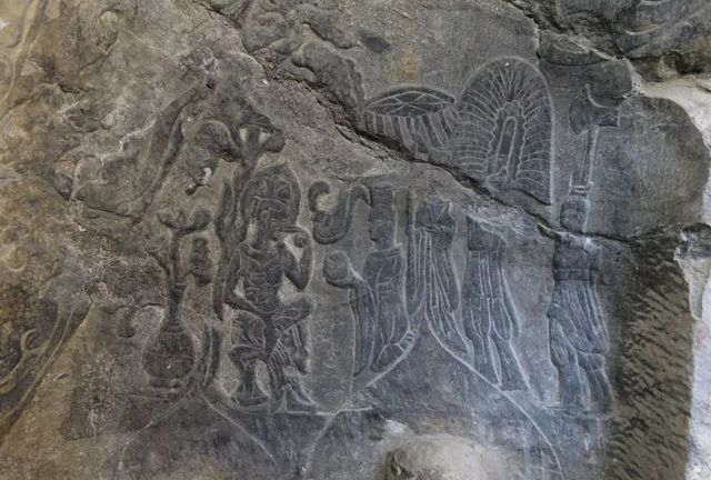 龙门石窟中的神秘浮雕