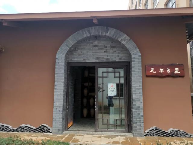 六山与陆良县图书馆建立合作关系,促进普洱茶文化发展