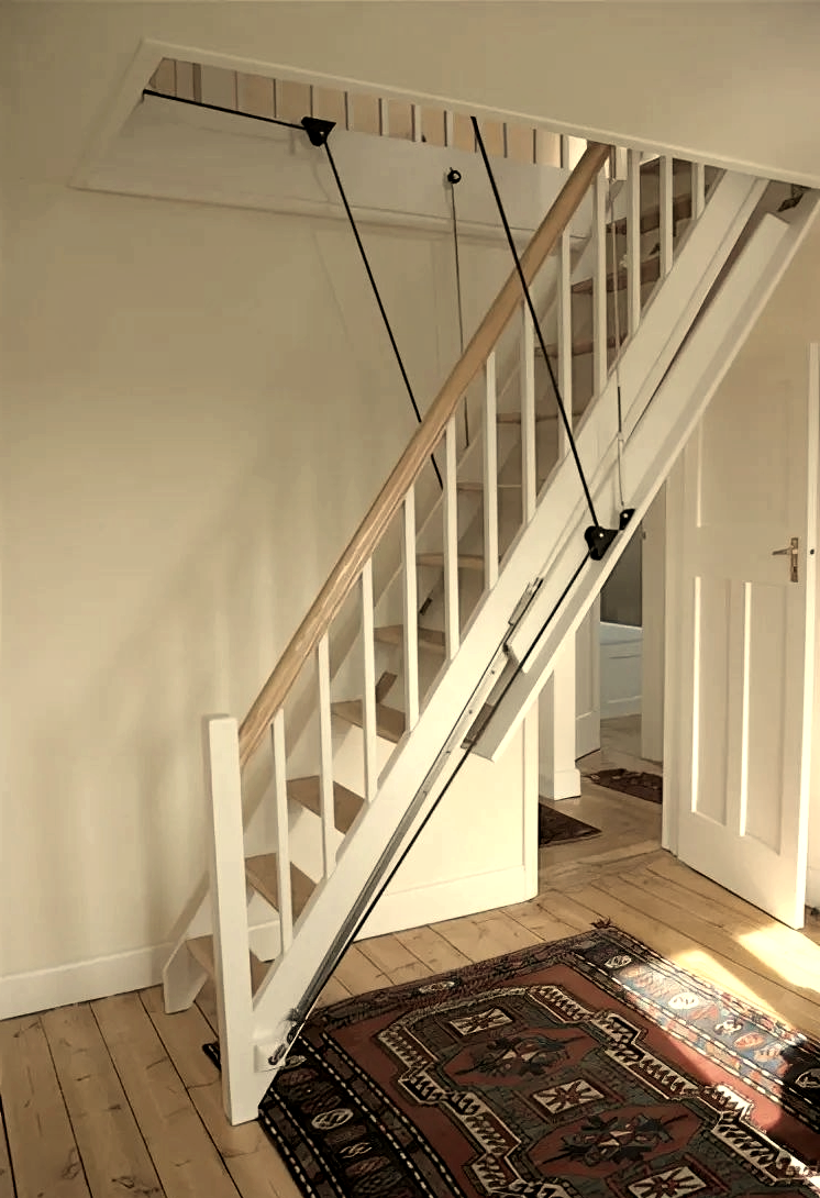 家庭楼梯新选择:折叠式设计,既节省空间又隐形美观