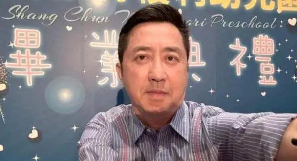 61岁庾澄庆近况引人担忧,满脸皱纹皮肤松弛,像是一个星期没睡觉