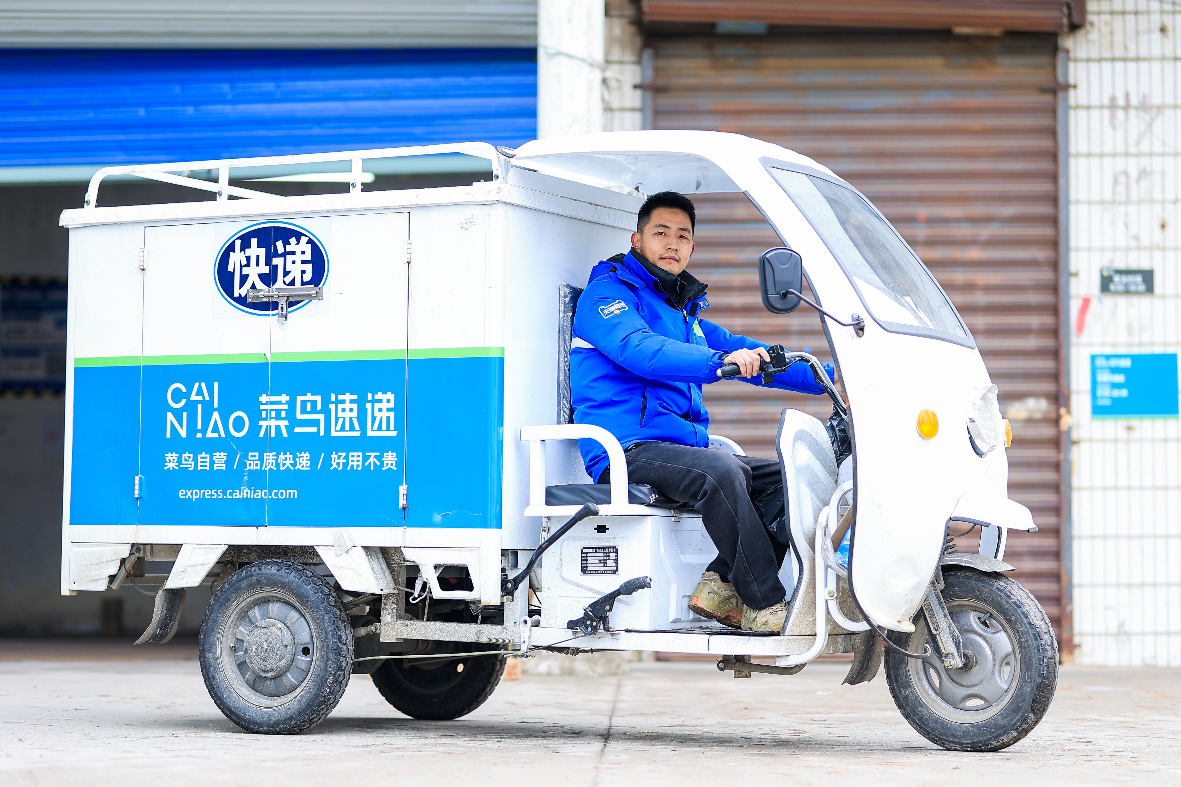 菜鸟速递回应6000名快递员招聘:业务发展太快,送货上门是标准服务