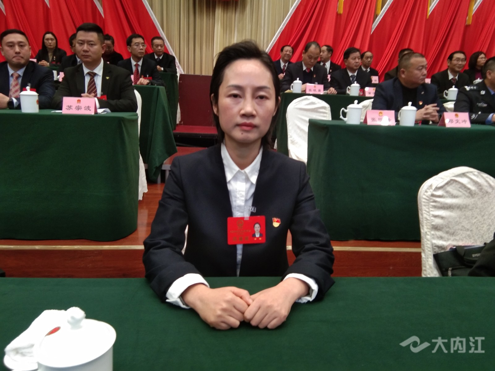 余梅当选内江市东兴区区长