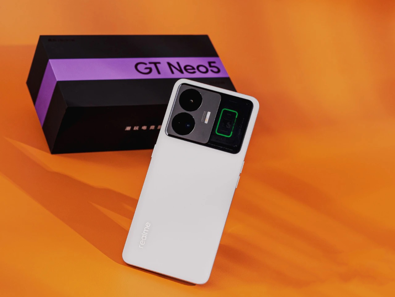 16 1t机皇强势来袭,realme真我gt neo5 240w 144hz 骁龙芯香喷喷