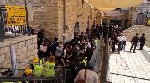 以色列北部地区警察局长表示对梅龙山踩踏事件负责