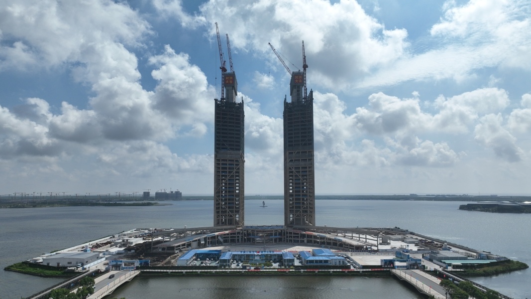 临港在建最高标志性建筑迎来关键节点 西岛金融中心项目核心筒全面