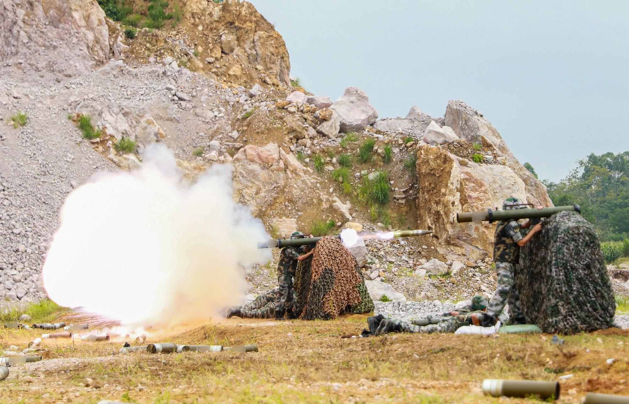 震撼!直击单兵火箭筒实弹射击现场