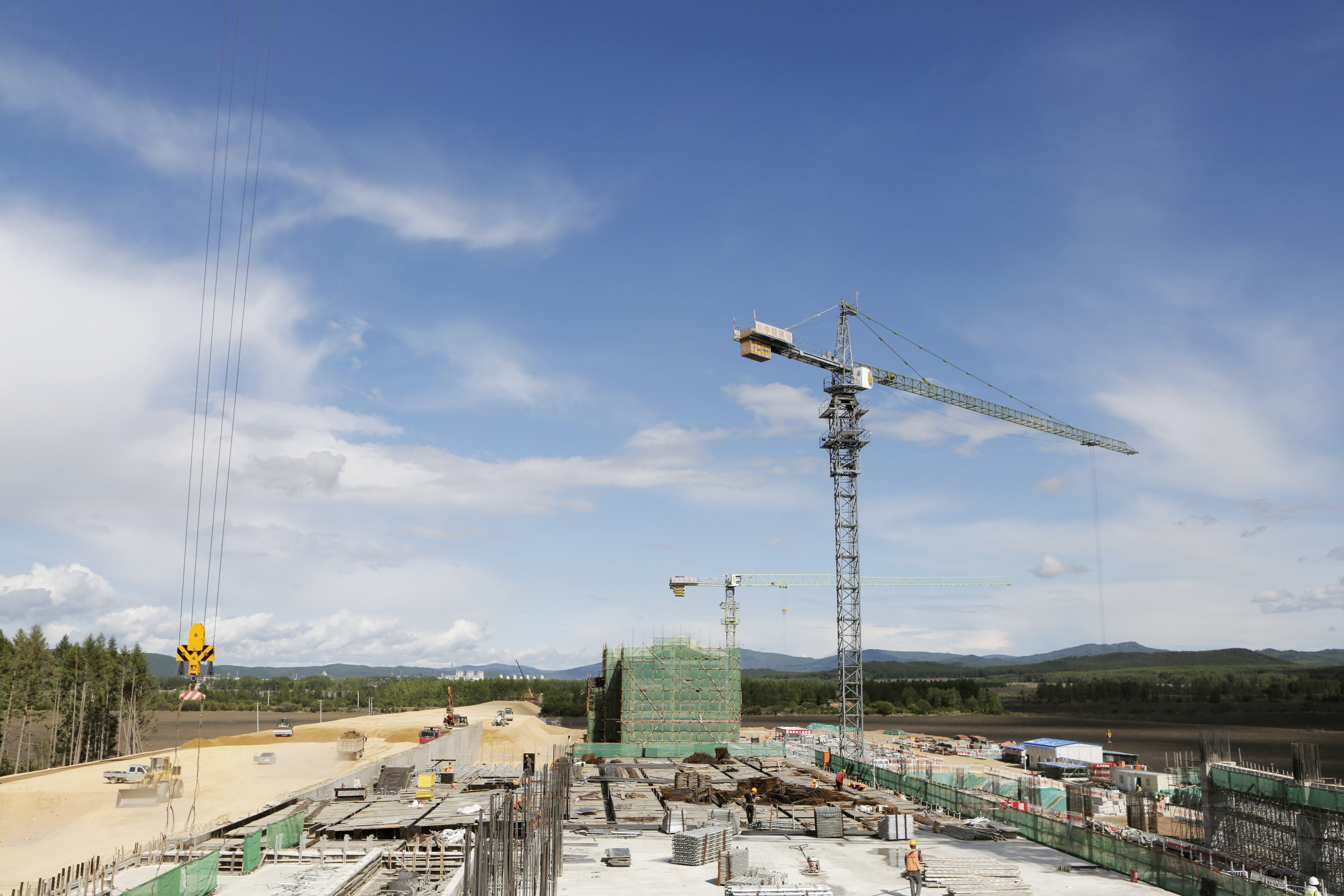 (经济)中国最北高铁站伊春西站主体结构施工火热推进