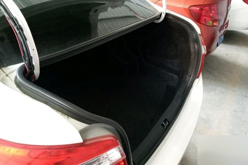 威驰后备箱盖变形维修多少钱