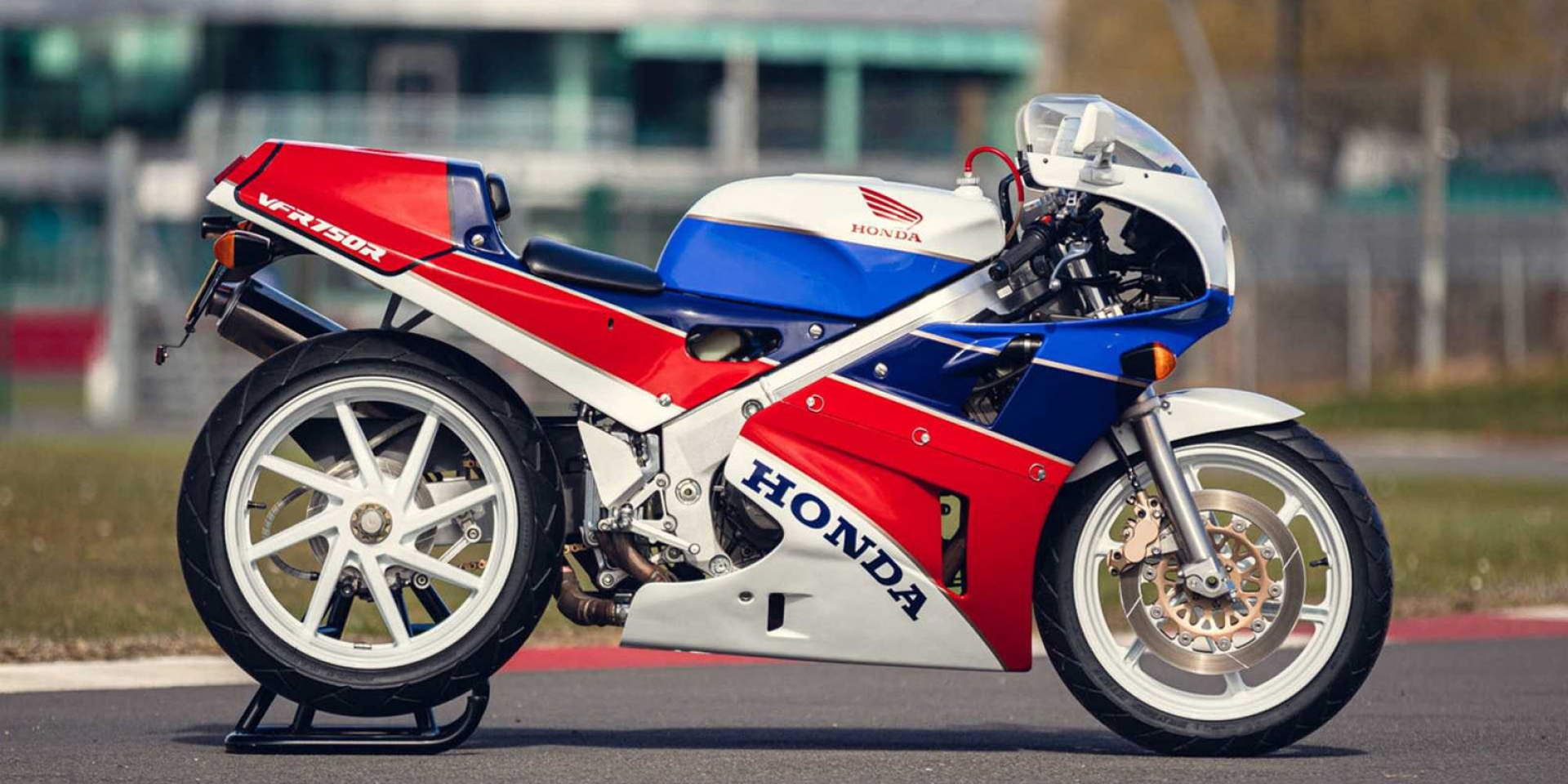 本田vfr750r rc30全新车,仅此一辆