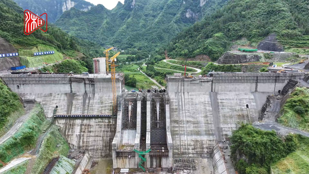 吉首大兴寨水库工程碾压混凝土封顶全部完工