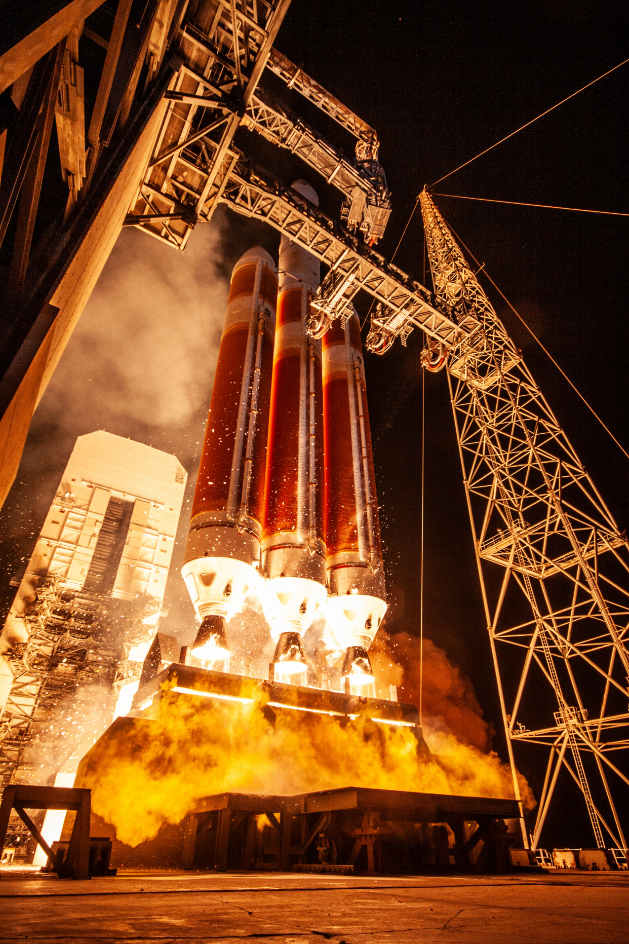 18,搭载nrol-68军事卫星的德尔塔4重型运载火箭从卡纳维拉尔角太空军