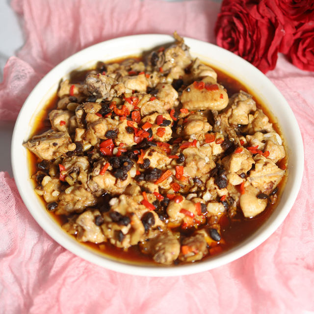 豆豉蒸鸡肉,鸡肉香嫩,家常下饭菜!