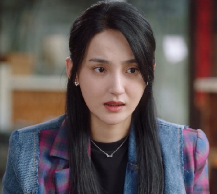 《火光》里惊鸿一瞥,如今艾晓琪又在《我的助理》中圈粉无数