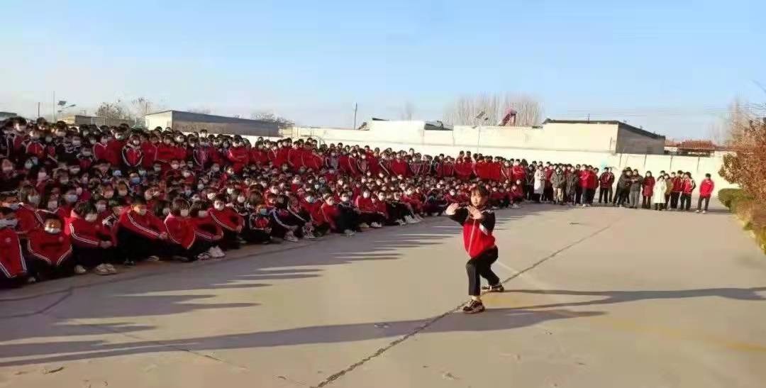 贾家口中学举办第七届青春活力足球联赛暨足球文化节活动