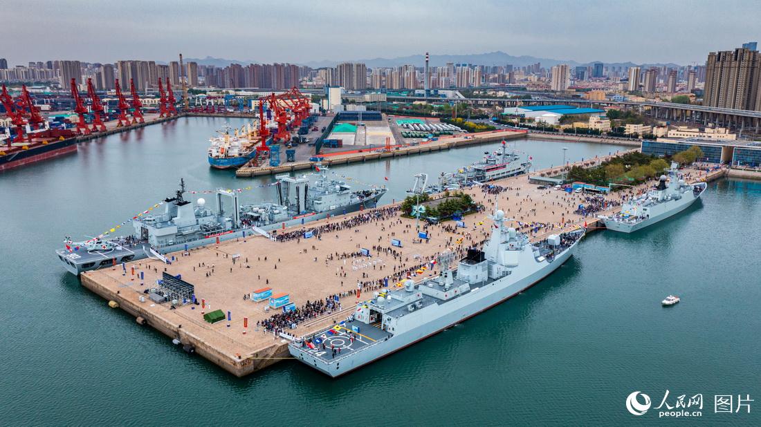 山东青岛:海军舰艇开放活动