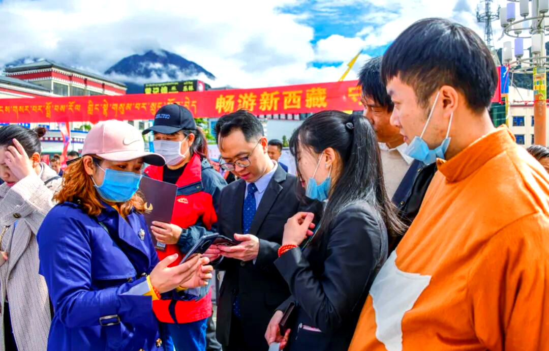 林芝旅游节开幕:八一大街的狂欢盛宴