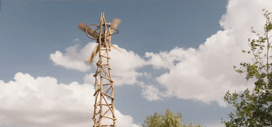 豆瓣8.2分,真人真事改编,他用一辆自行车救了一个国家