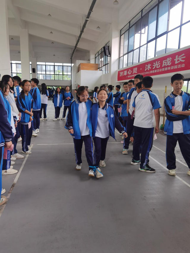润泽心灵 沐光成长—南充五中青龙山校区举办心理健康趣味游园活动