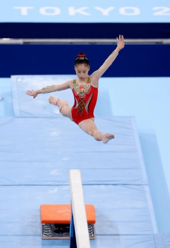 第32金!管晨辰和唐茜靖包揽体操女子平衡木金银牌