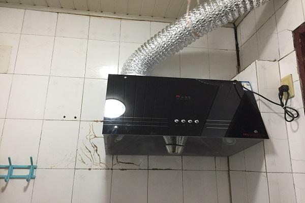 下雨天油烟机漏水怎么回事 应该怎么解决
