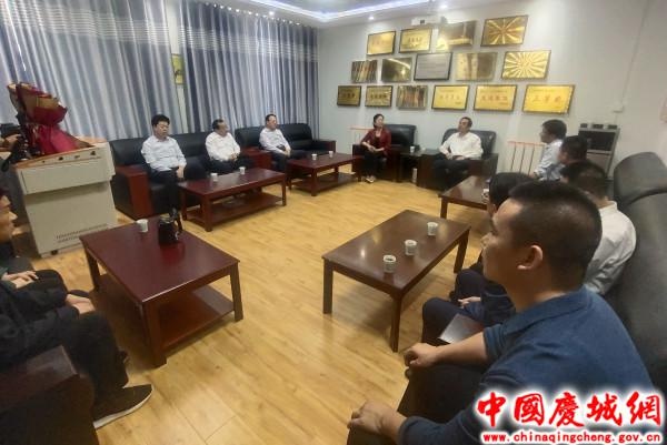 李银教师节前深入桐川镇看望慰问一线教师