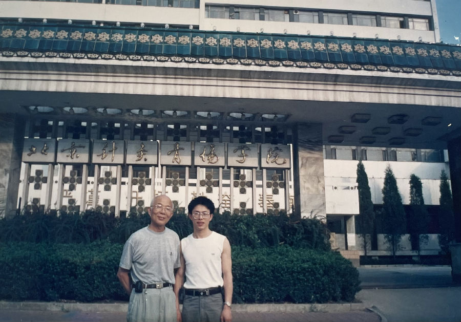 钟丹珠:将中医铺子开到俄罗斯的"草药医生"