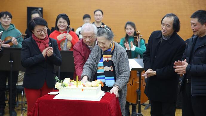 屠巴海80岁生日会在老友朱逢博见证下他许下这样一个愿望