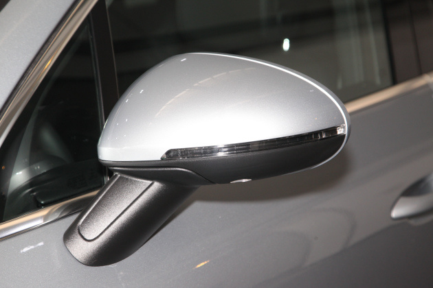 保时捷macan各位车友,左后视镜折叠失灵