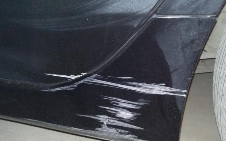 suv黑色塑料划痕有必要修吗