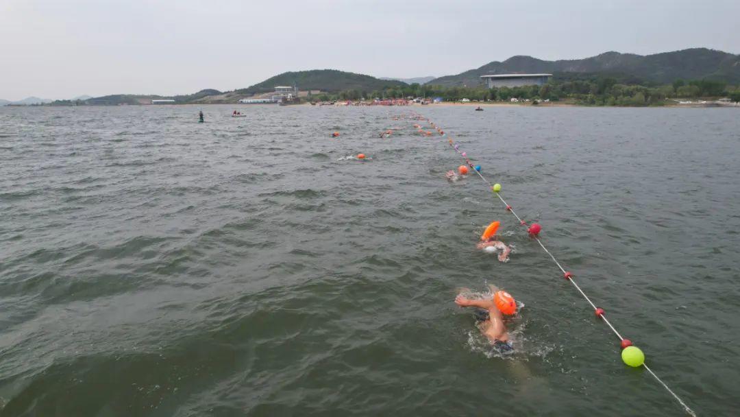 济南雪野湖举办水上马拉松接力公开赛