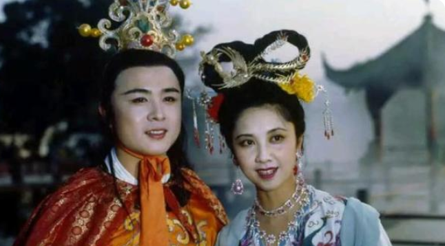 老版西游记女儿国国王晒近照,69岁身材似少女,优雅老去的典范?