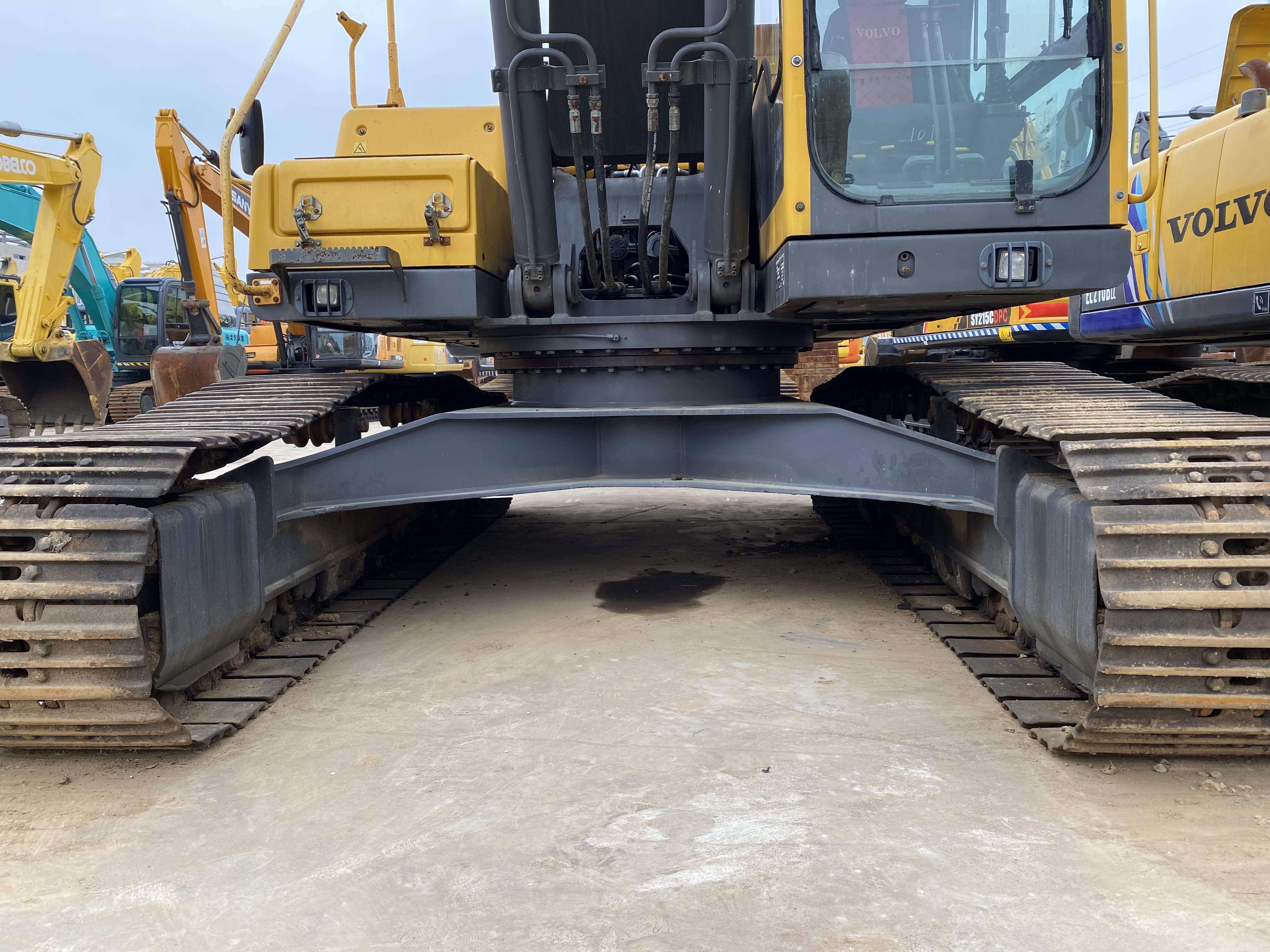 沃尔沃240二手挖掘机现场实拍,机况不错