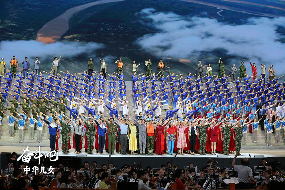 银幕上的他们倾情演出,精益求精,满怀一腔中华儿女的热血与炎黄子孙的