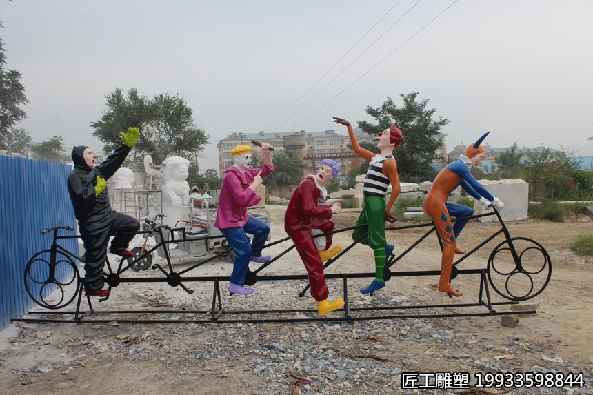 玻璃钢小丑骑车雕塑