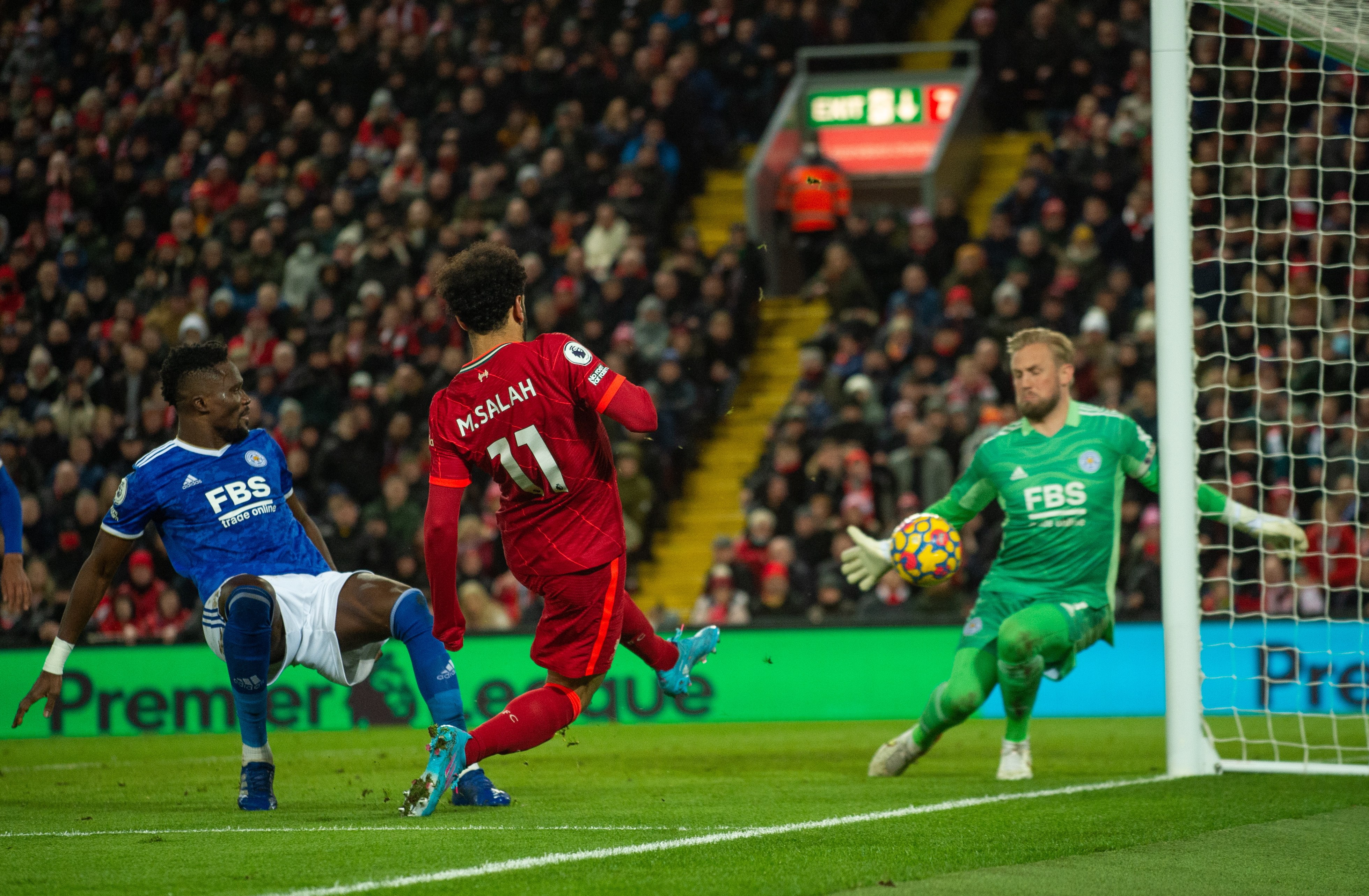 足球——英超联赛:利物浦胜莱斯特城